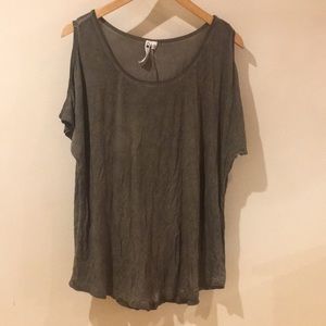 Cold shoulder tee